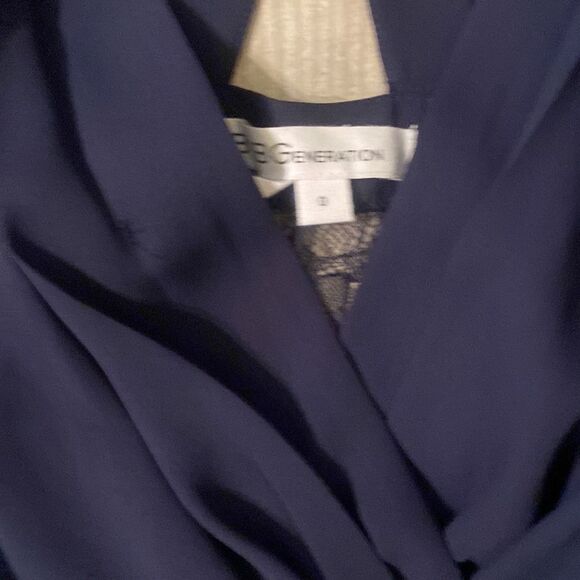 BCBGeneration Stunning Navy Blue with Lace Detail Size 0 Dress - Picture 4 of 8
